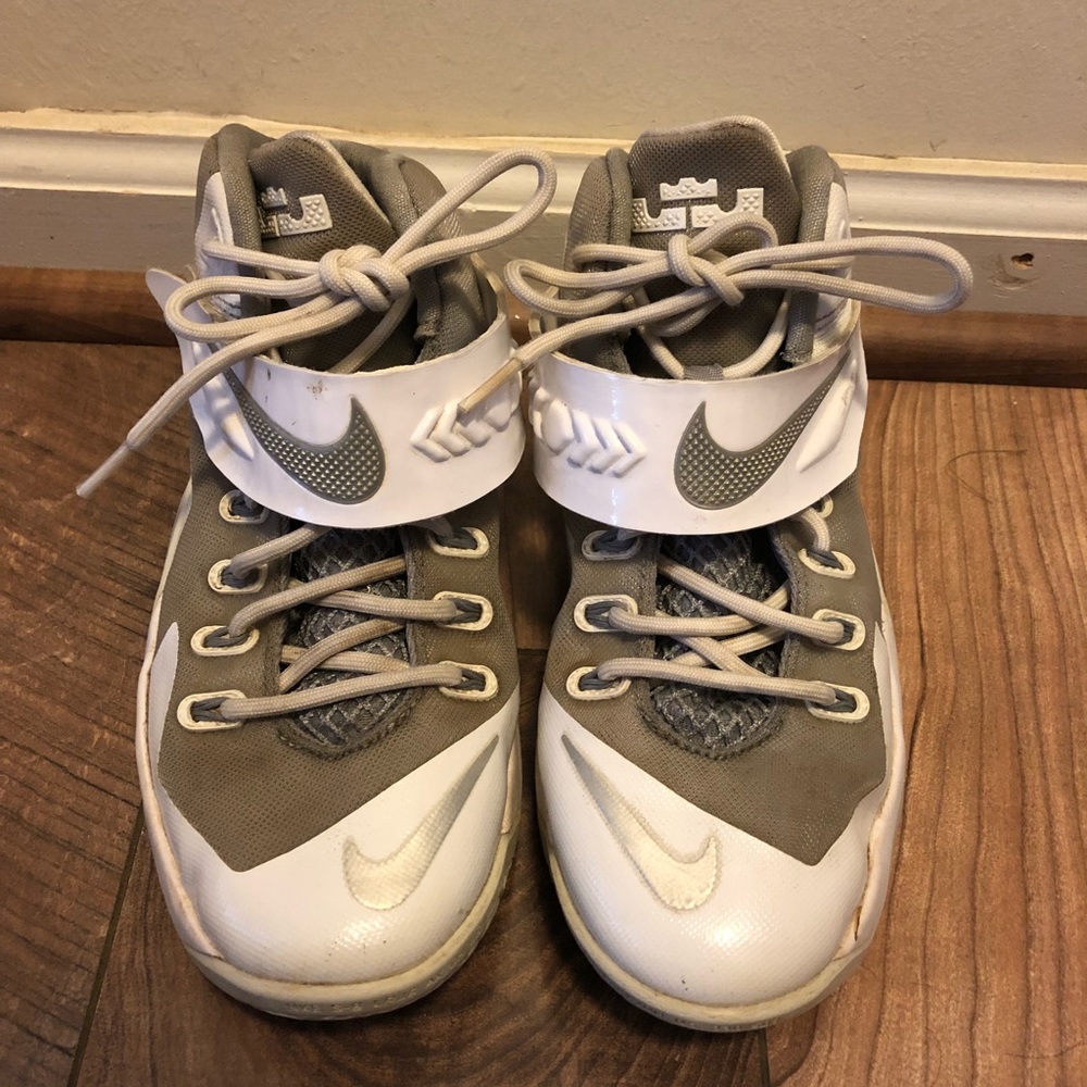 Boys Nike Hightops size 4